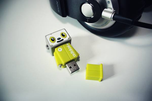 30 Unique USB Flash Drive Designs